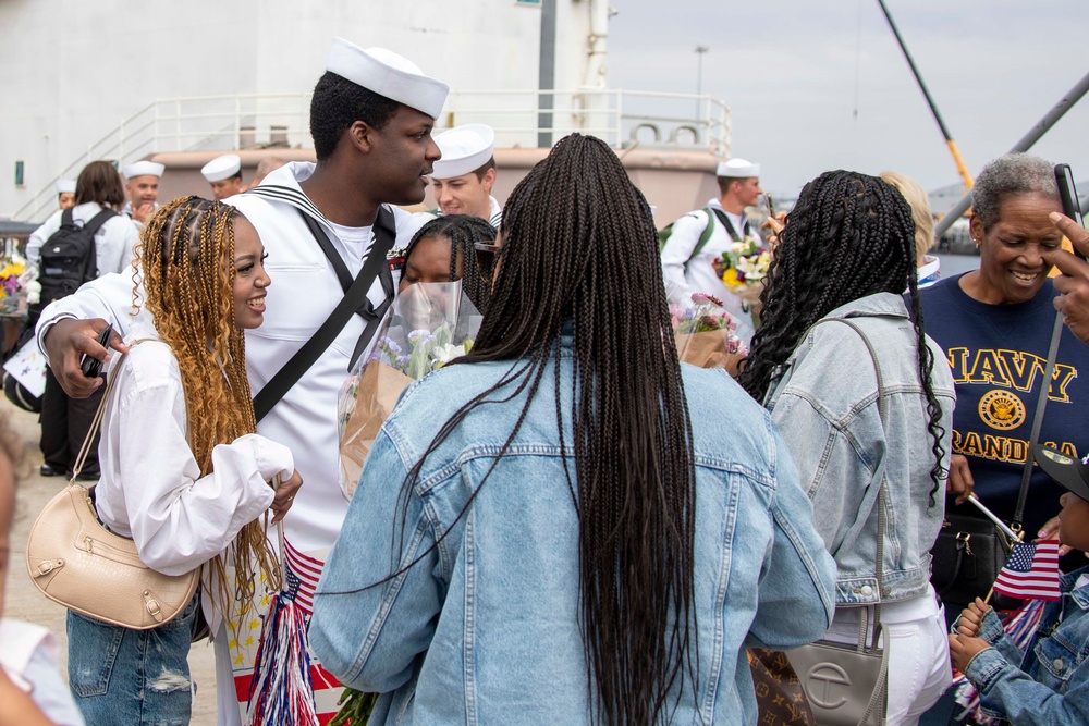 USS Decatur Sailors Greet Family and Friends After Returning from Deployment