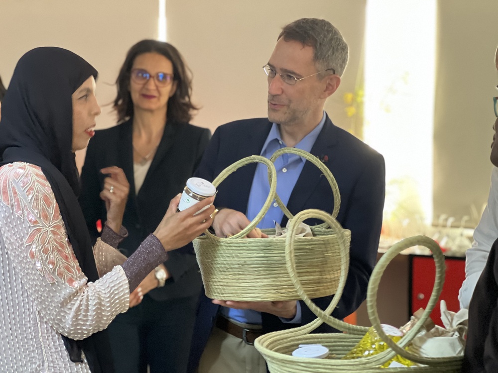 Ambassador Hood visiting the USAID-supported Machmoom and Etnafes in Kairouan