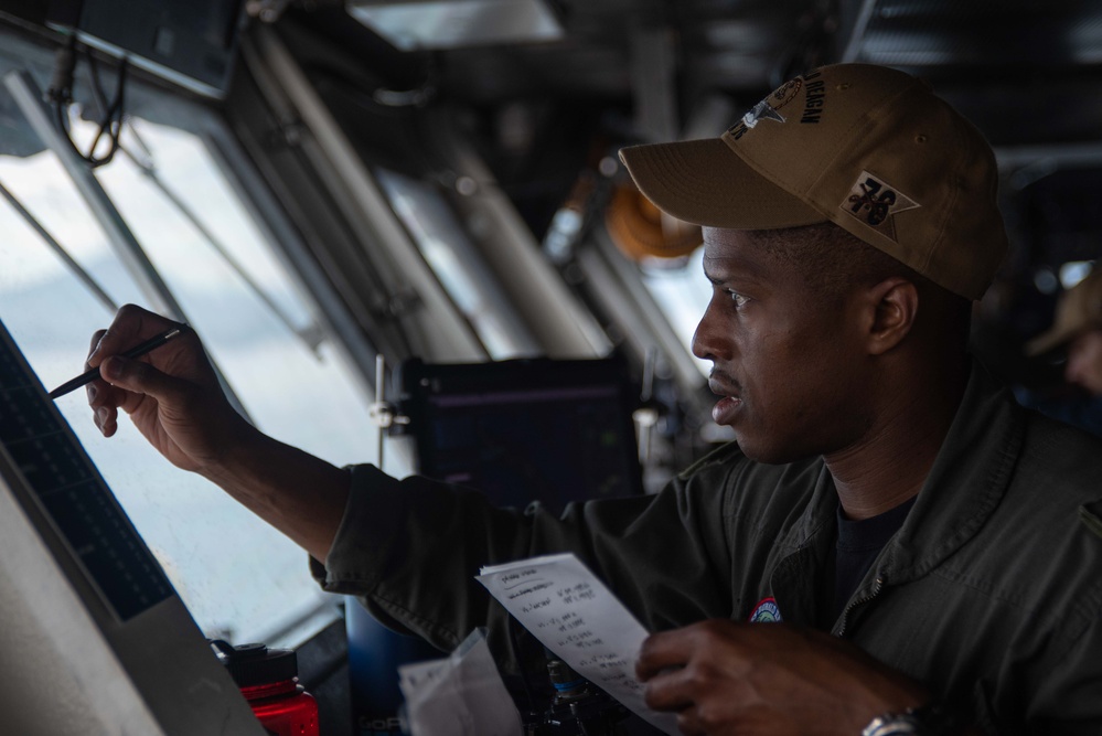 USS Ronald Reagan (CVN 76) departs Da Nang, Vietnam