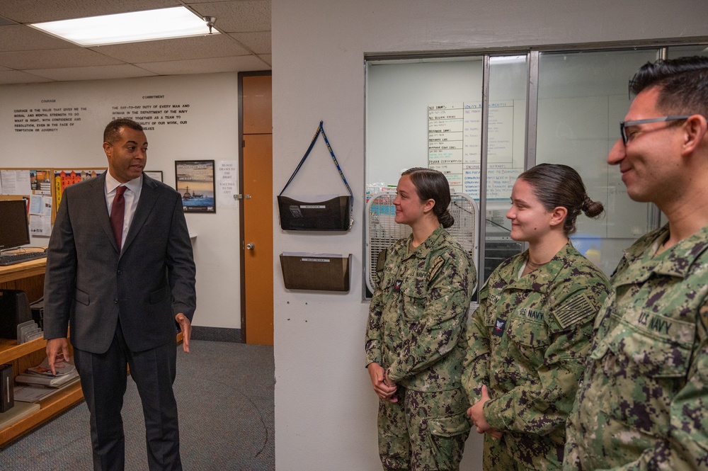 Assistant Secretary of the Navy visits Navy Adaptive Mobilization Team