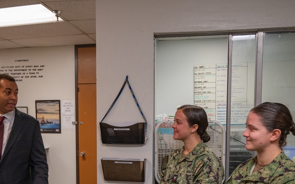 Assistant Secretary of the Navy visits Navy Adaptive Mobilization Team