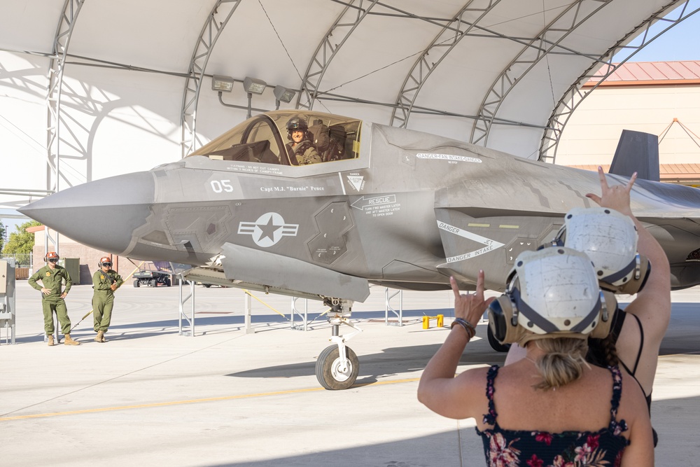 MAG-13 commanding officer celebrates final flight