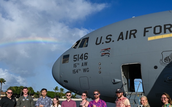 Congressional Staff Delegates tour 15th Wing