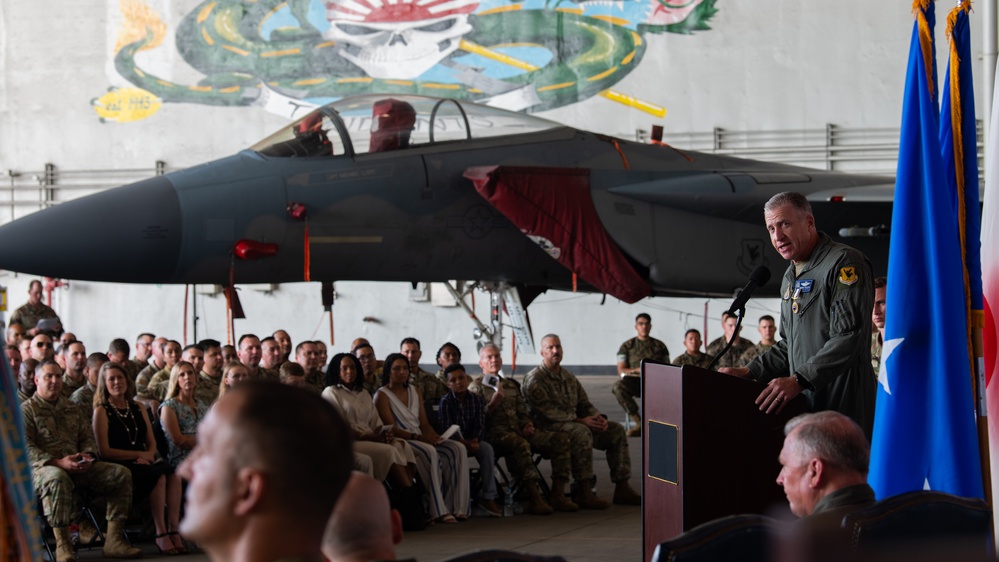 18th Wing changes command