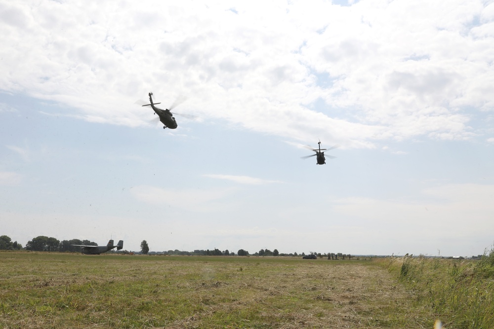 3rd Combat Aviation Brigade provides UH-60 Blackhawk helicopter support for airborne training
