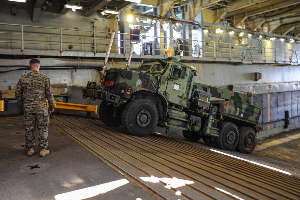 USS Carter Hall on loads 26th MEU for deployment