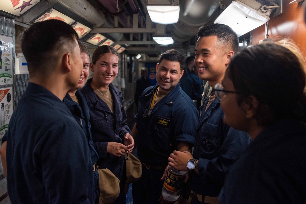 USS Ronald Reagan (CVN 76) hosts midshipmen