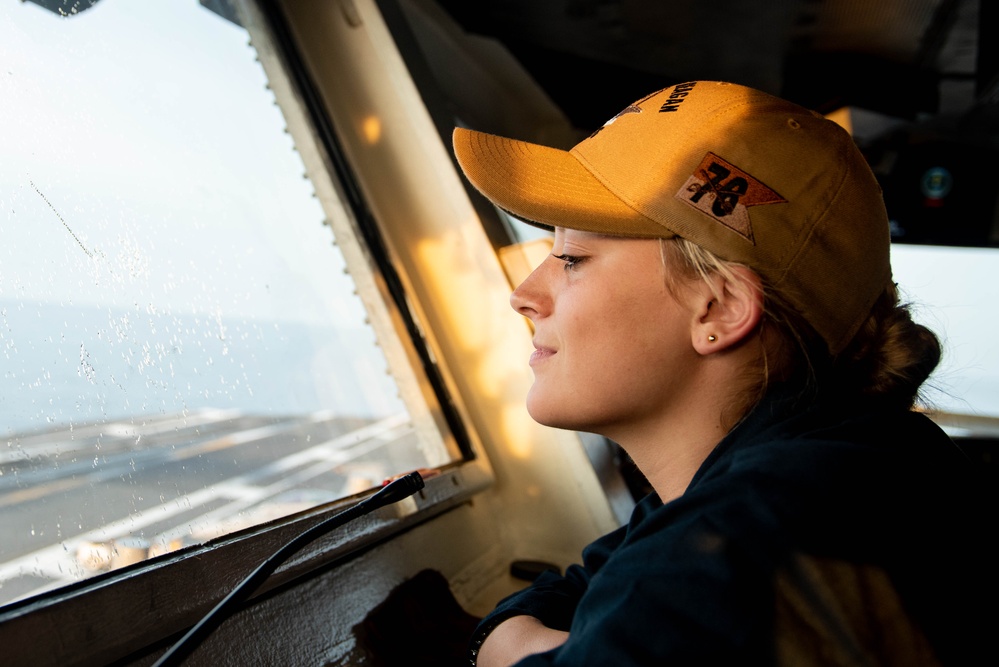 USS Ronald Reagan (CVN 76) hosts midshipmen