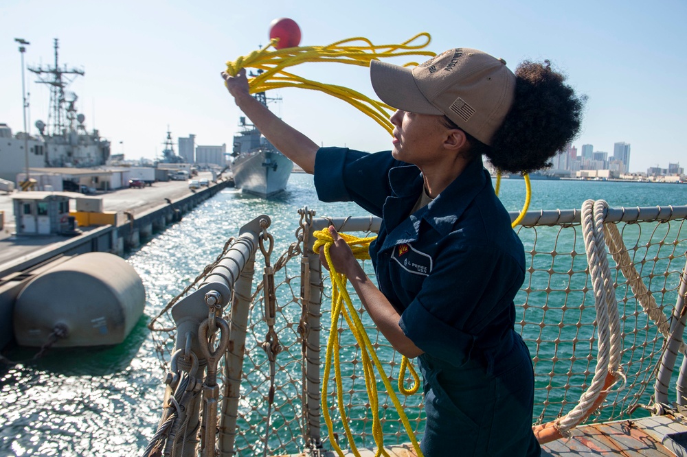 USS Paul Hamilton Bahrain Pull In