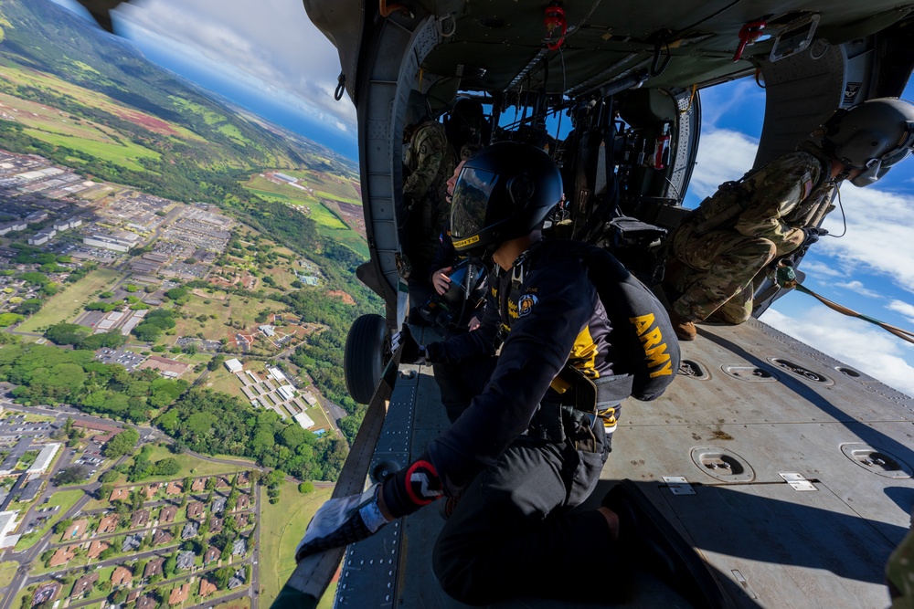 Army Golden Knights jump from UH-60 Blackhawk in Hawaii ahead of Independence Day festivities