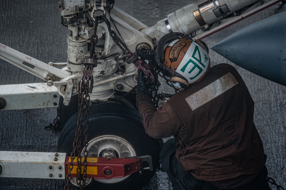 USS Ronald Reagan (CVN 76) conducts flight operations