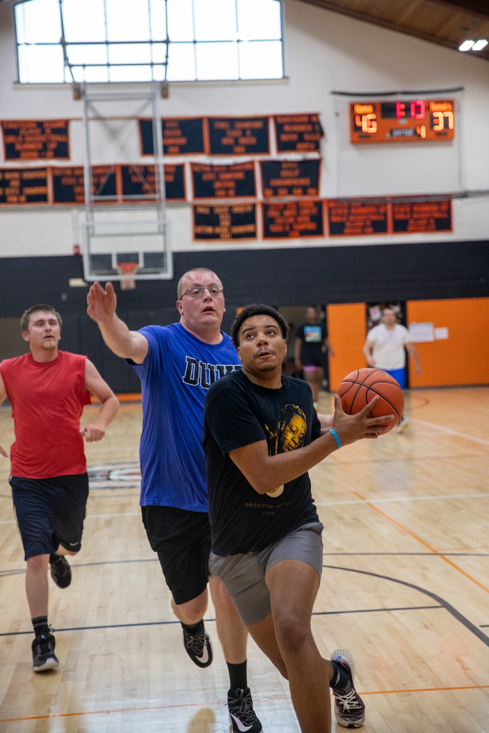 USS Oscar Austin Sailors Play Basketball Against Local High School Alumni