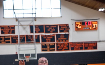 USS Oscar Austin Sailors Play Basketball Against Local High School Alumni