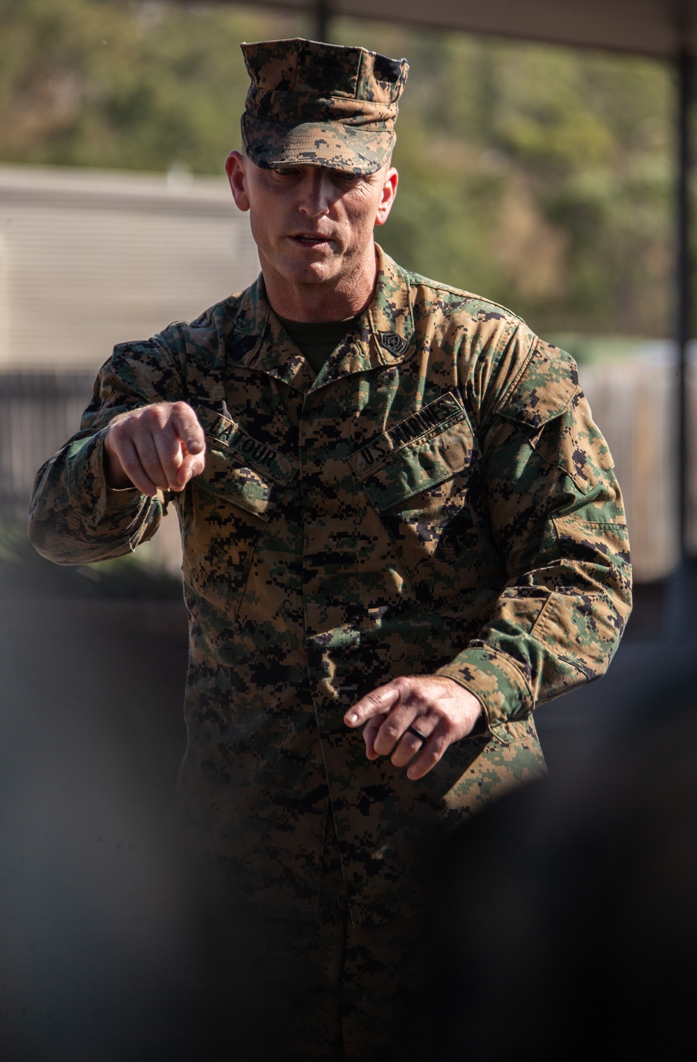 I MEF (Forward) Commander and Sergeant Major speak to Marines forward deployed