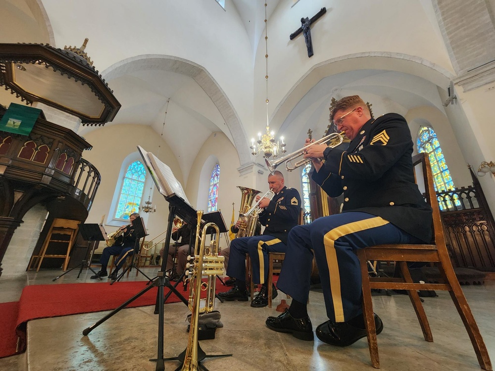 U.S. Army Ivy Brass Quintet entertains Estonian crowd at U.S. Independence Day Celebration