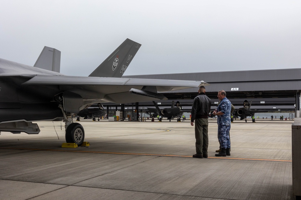 Australian Air Combat Group Commander and U.S. Marine Squadron Commander discuss bilateral training