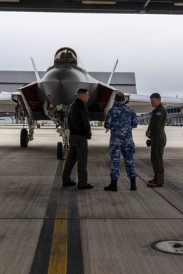Australian Air Combat Group Commander and U.S. Marine Squadron Commander discuss bilateral training