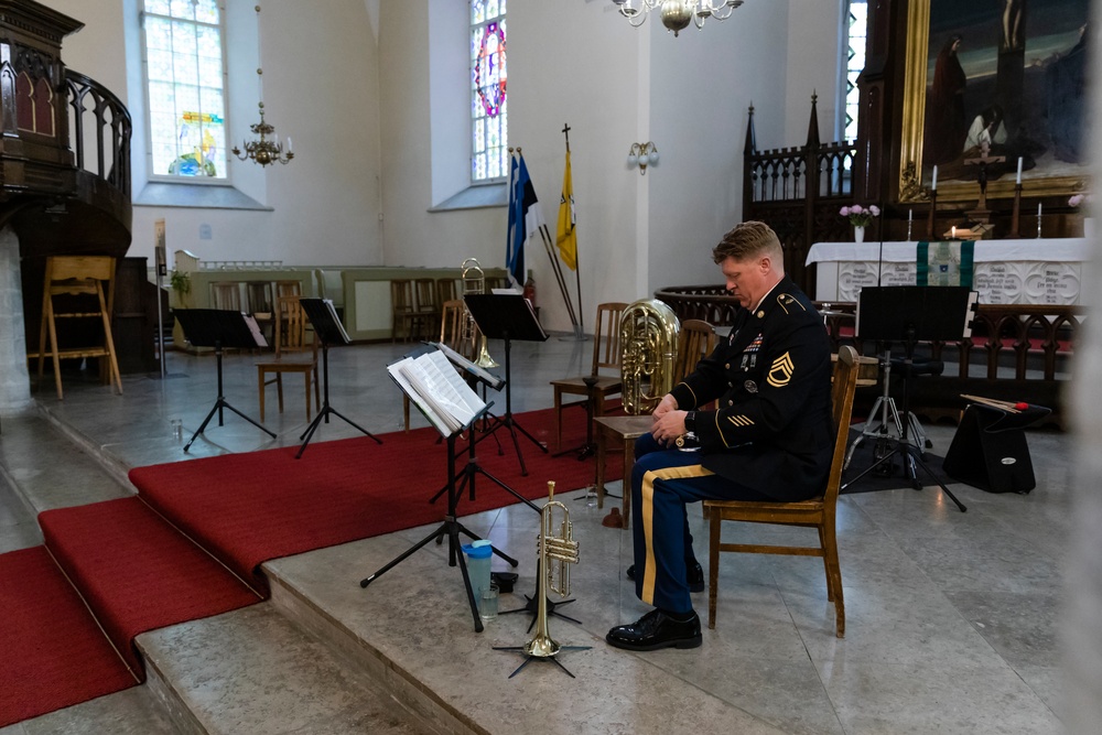 U.S. Army Ivy Brass Quintet entertains Estonian crowd at U.S. Independence Day Celebration