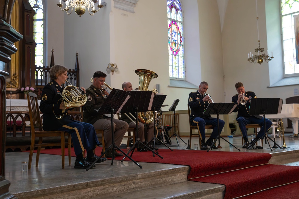 U.S. Army Ivy Brass Quintet entertains Estonian crowd at U.S. Independence Day Celebration