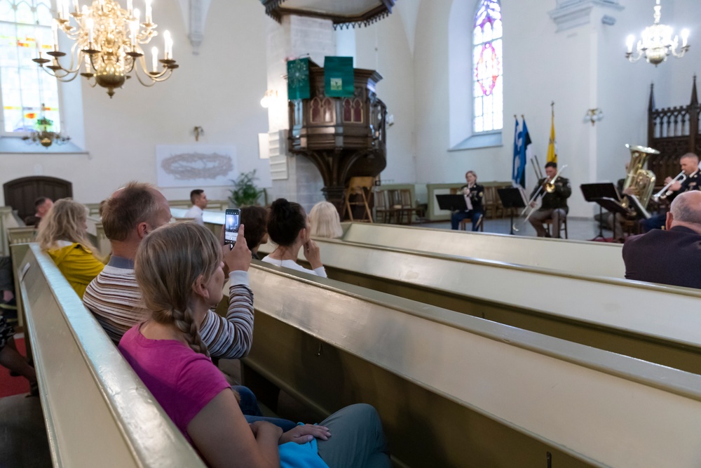 U.S. Army Ivy Brass Quintet entertains Estonian crowd at U.S. Independence Day Celebration