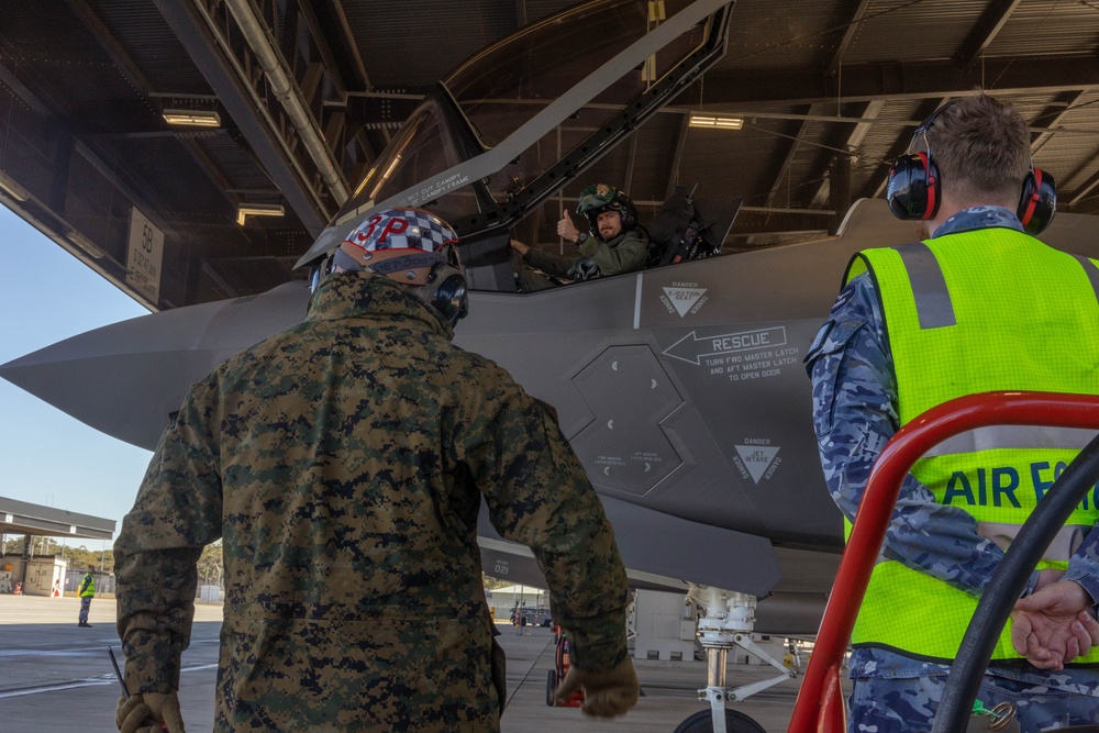 U.S Marines and Australian Airmen Catch and Refuel F-35s Together