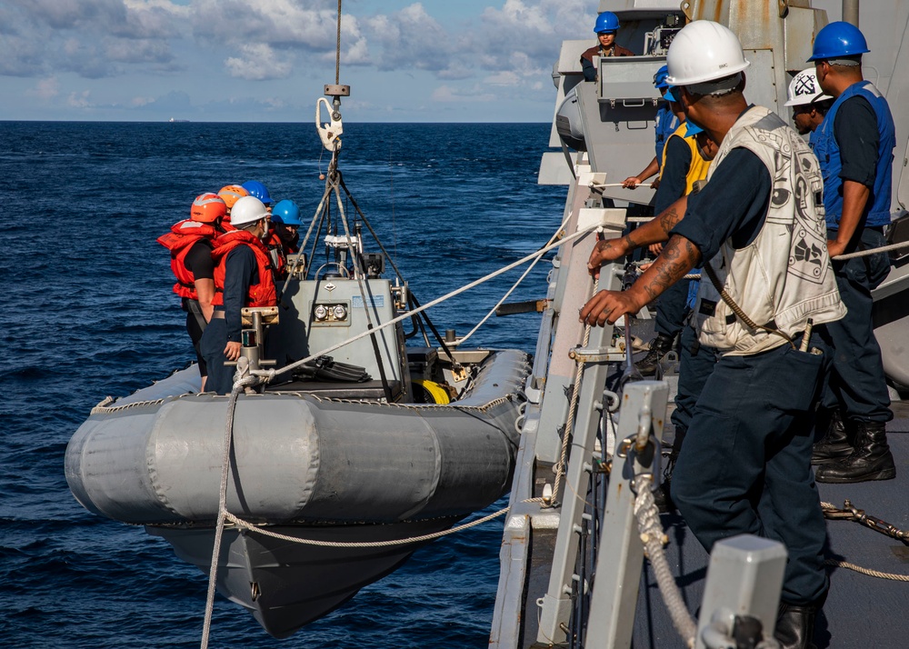 USS Rafael Peralta (DDG 115) conducts a man overboard drill