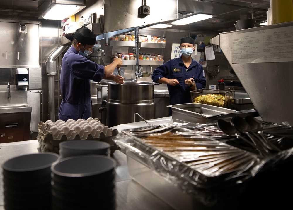 Royal New Zealand Navy Chefs Prepare Meal Aboard U.S. Coast Guard Cutter Stratton