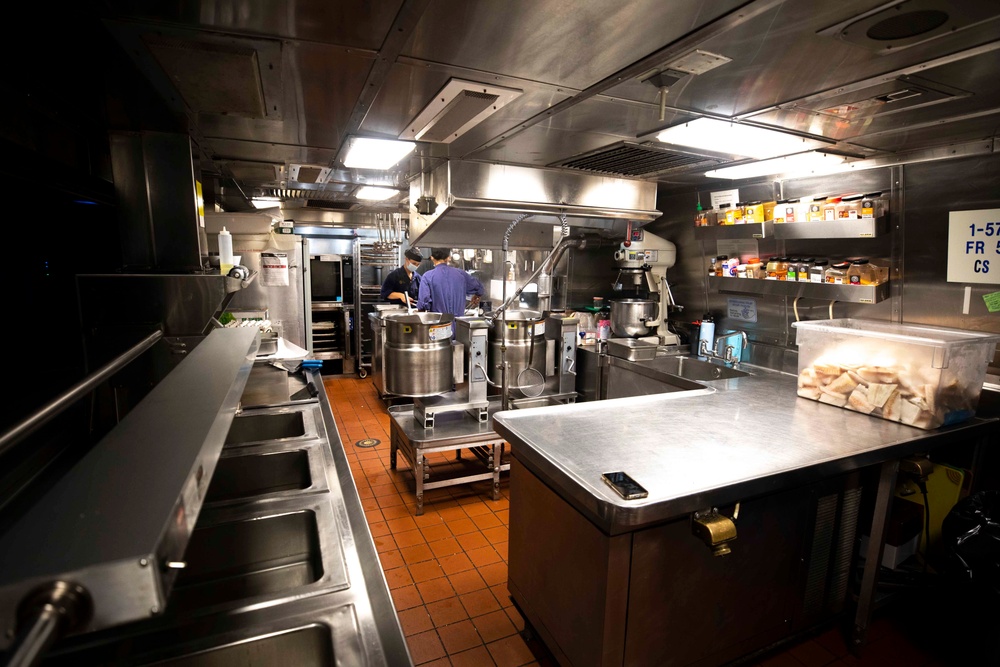 Royal New Zealand Navy Chefs Prepare Meal Aboard U.S. Coast Guard Cutter Stratton