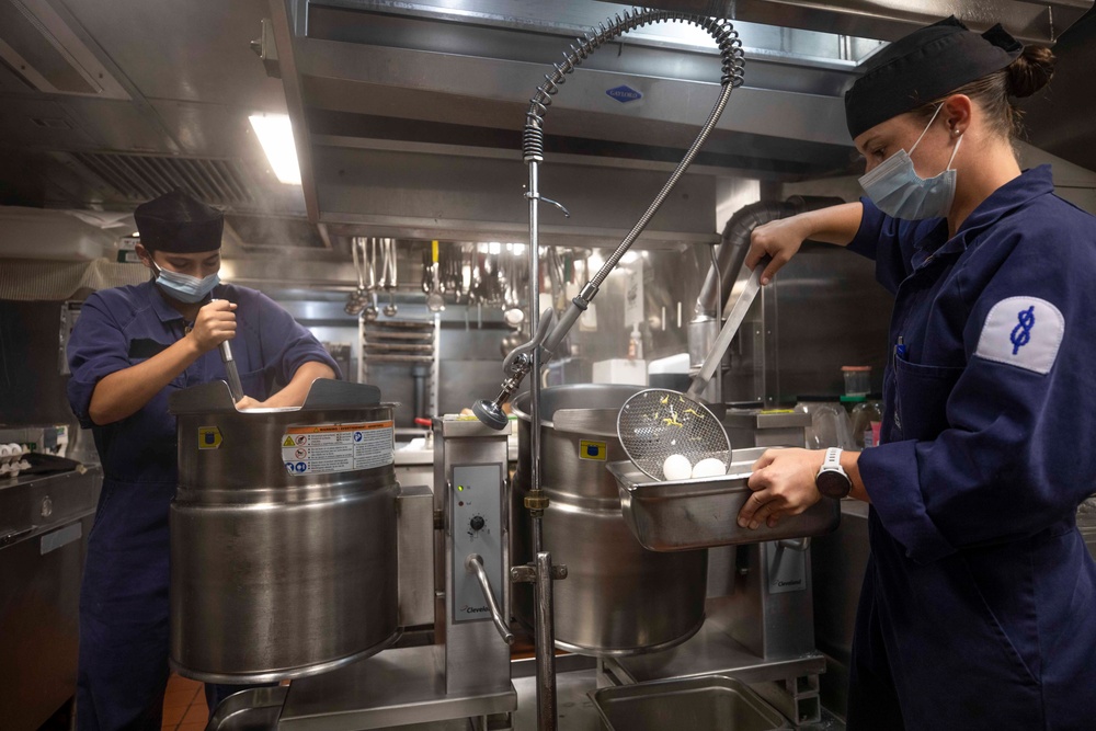 Royal New Zealand Navy Chefs Prepare Meal Aboard U.S. Coast Guard Cutter Stratton