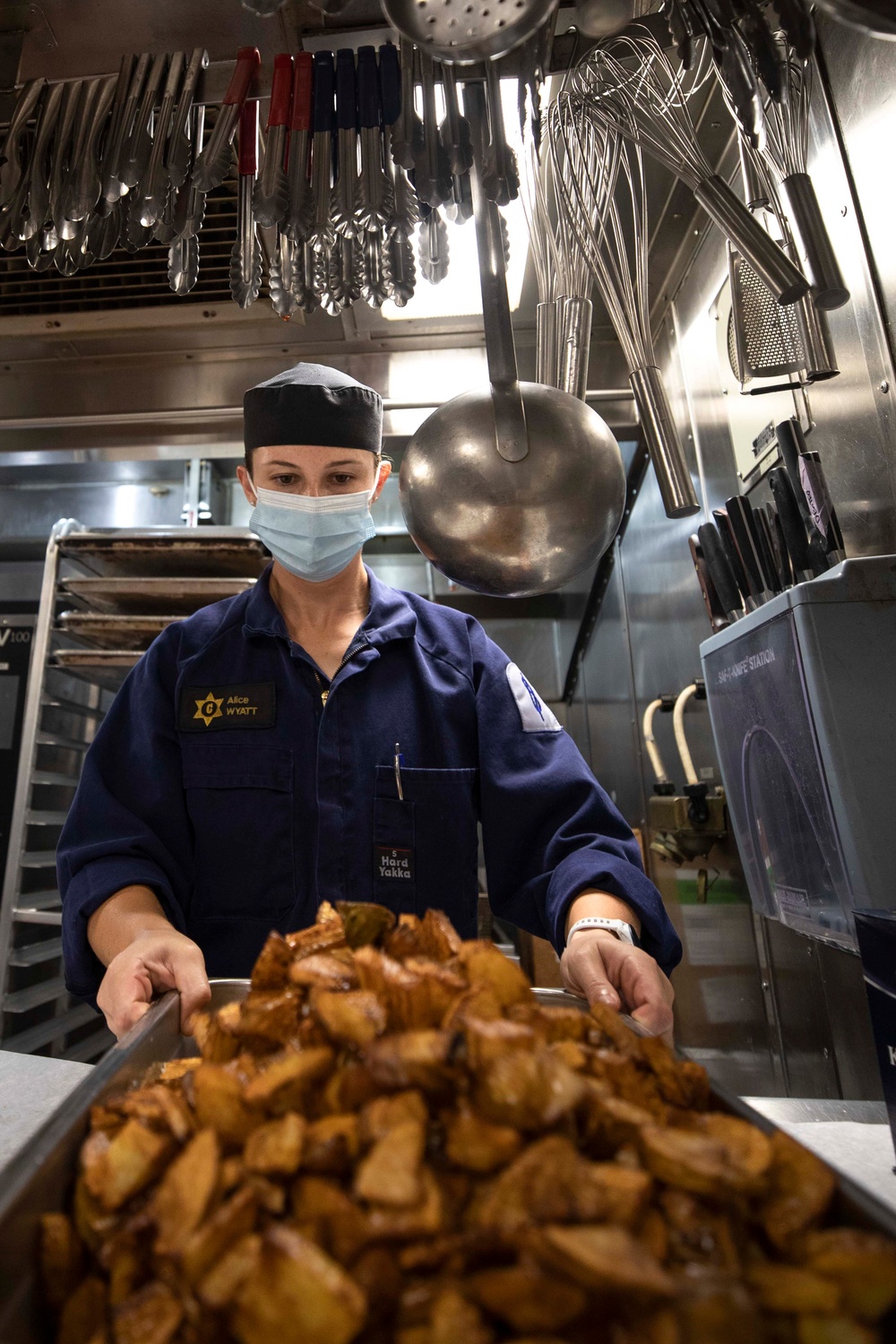 Royal New Zealand Navy Chefs Prepare Meal Aboard U.S. Coast Guard Cutter Stratton