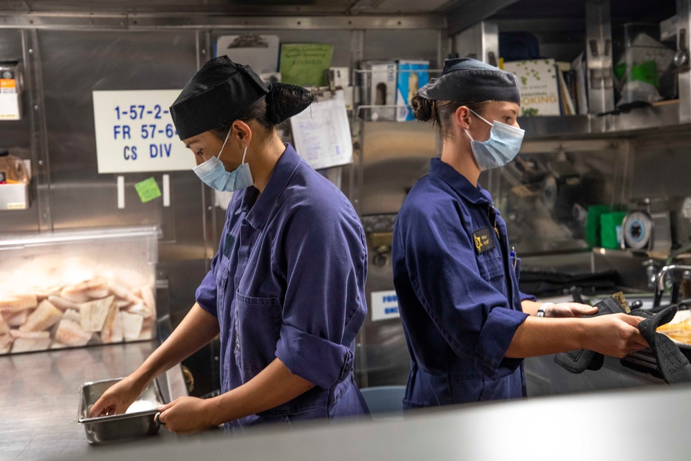 Royal New Zealand Navy Chefs Prepare Meal Aboard U.S. Coast Guard Cutter Stratton