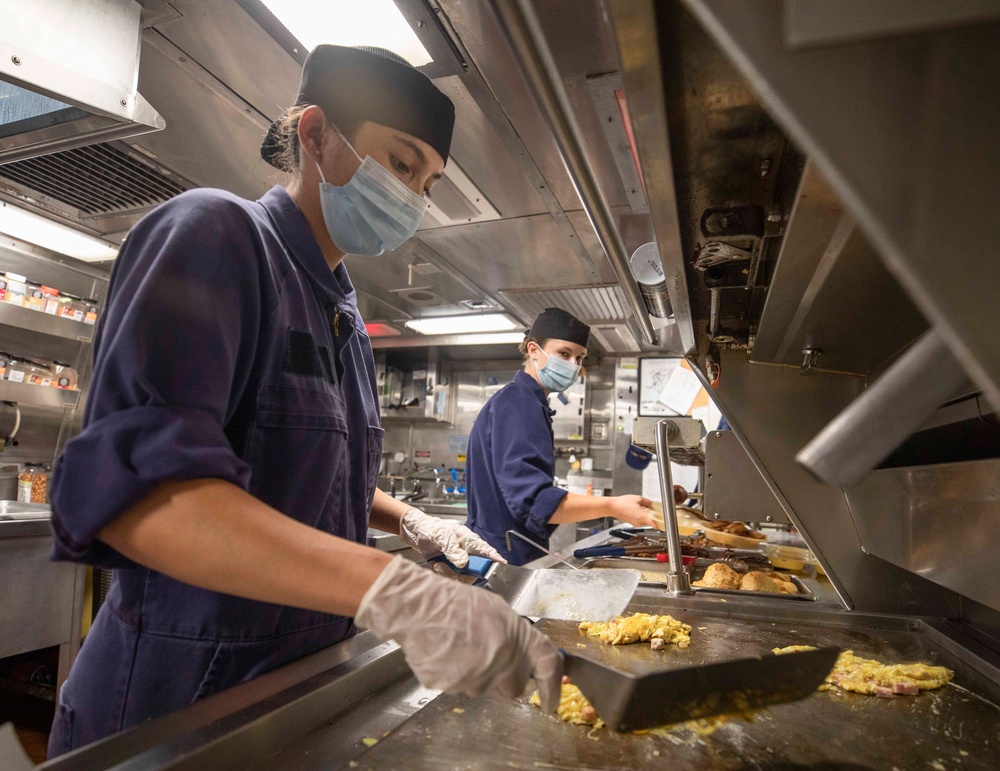 Royal New Zealand Navy Chefs Prepare Meal Aboard U.S. Coast Guard Cutter Stratton