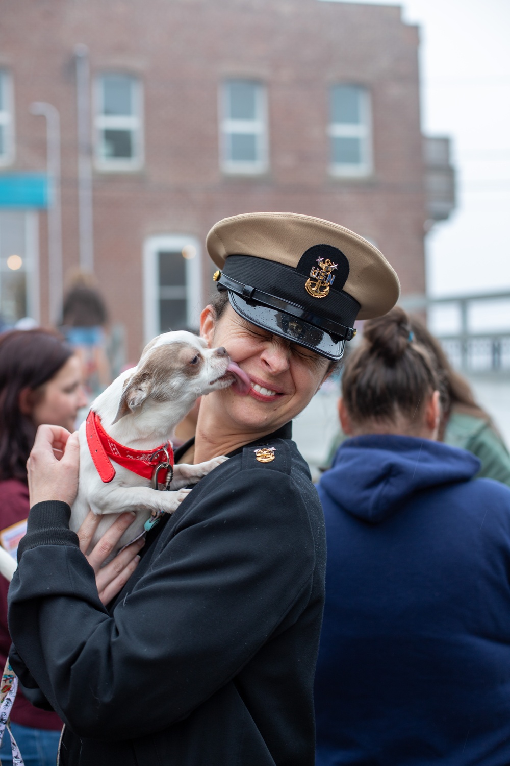 USS Oscar Austin CMC Judges Local Holiday Pet Show