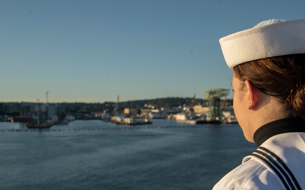 Nimitz Returns to Home Port