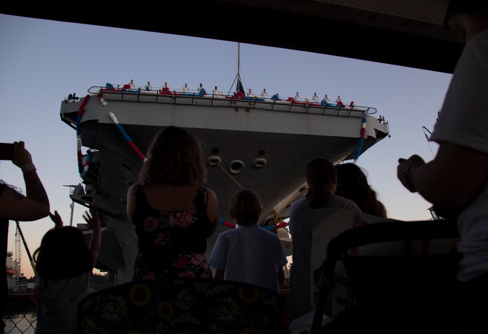 Nimitz Pulls Into Bremerton