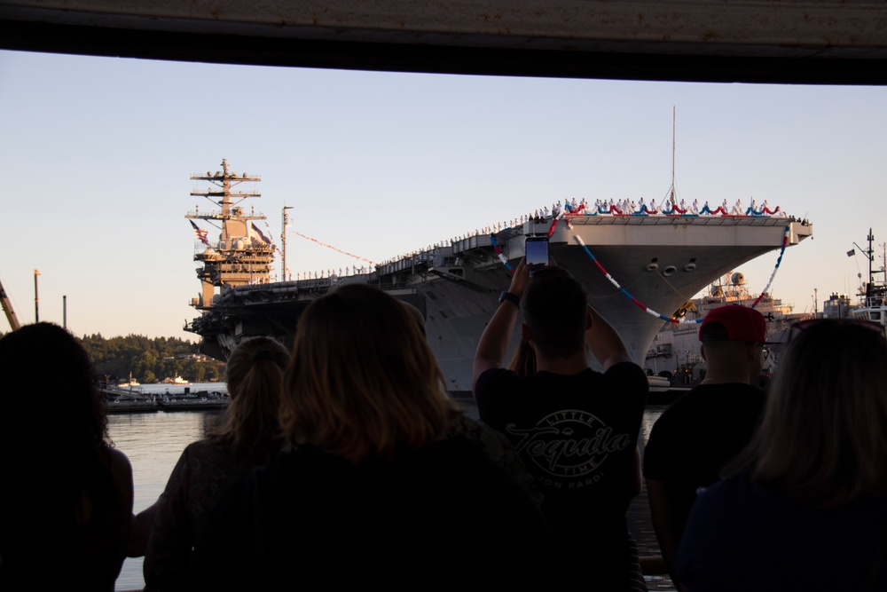 Nimitz Pulls Into Bremerton