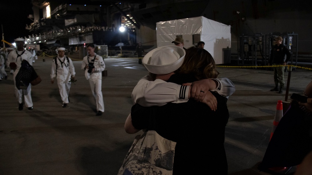 Nimitz Pulls Into Bremerton