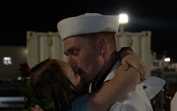 Nimitz Pulls Into Bremerton