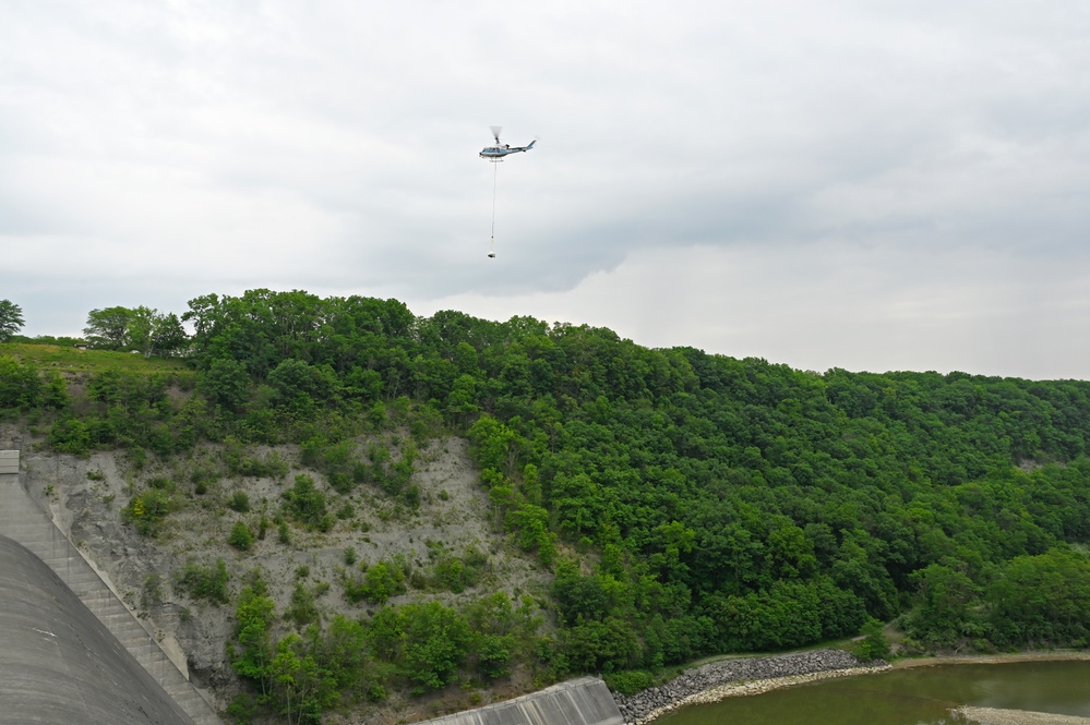 USACE Buffalo Conducts Helicopter Lift