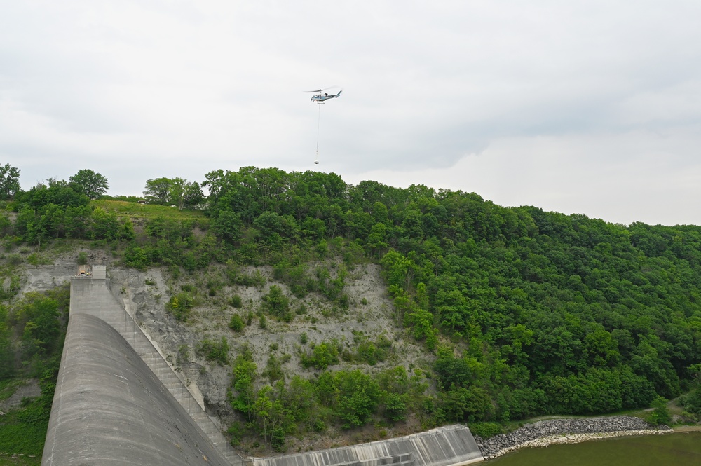 USACE Buffalo Conducts Helicopter Lift