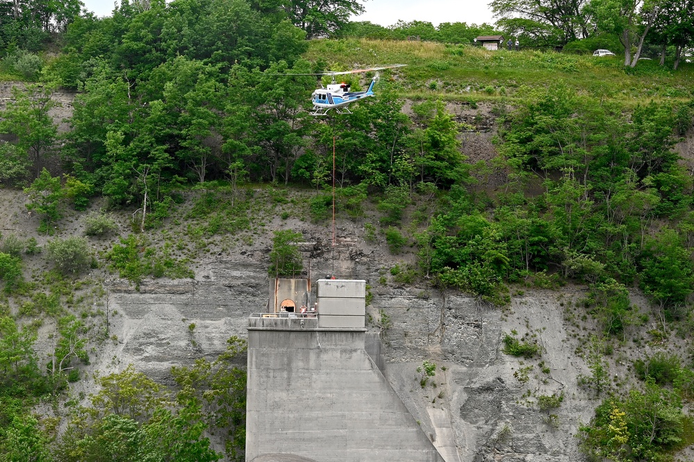 USACE Buffalo Conducts Helicopter Lift
