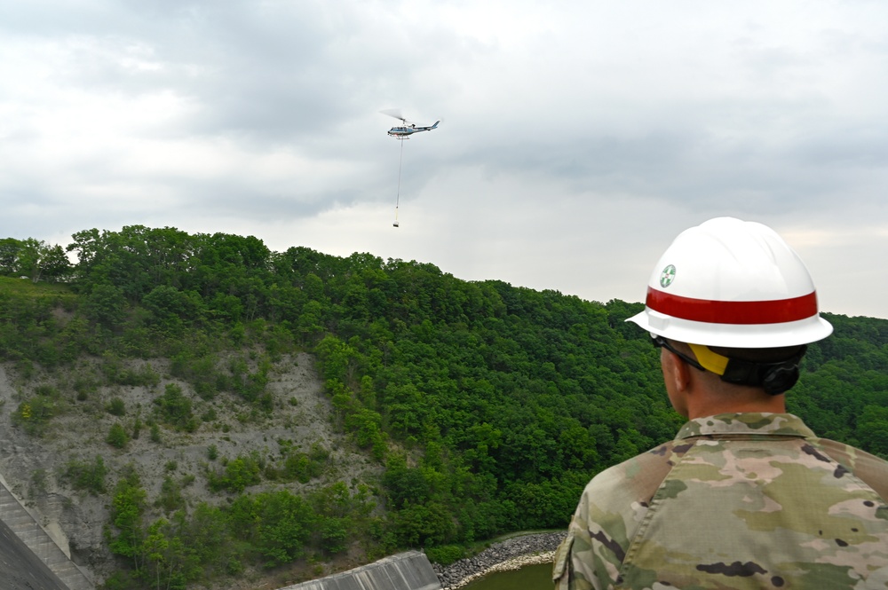 USACE Buffalo Conducts Helicopter Lift