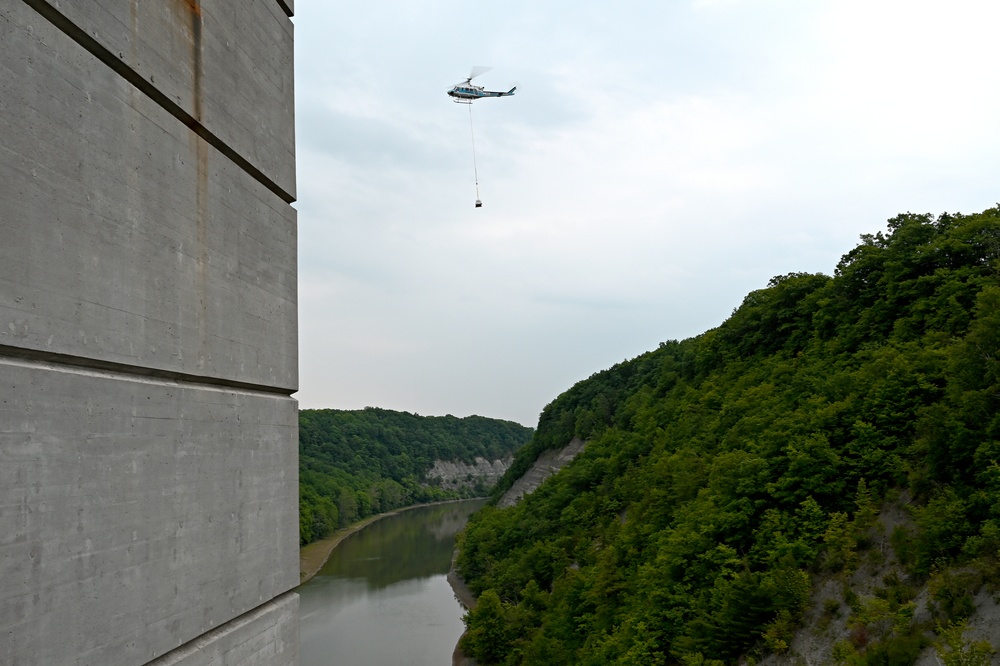 USACE Buffalo Conducts Helicopter Lift