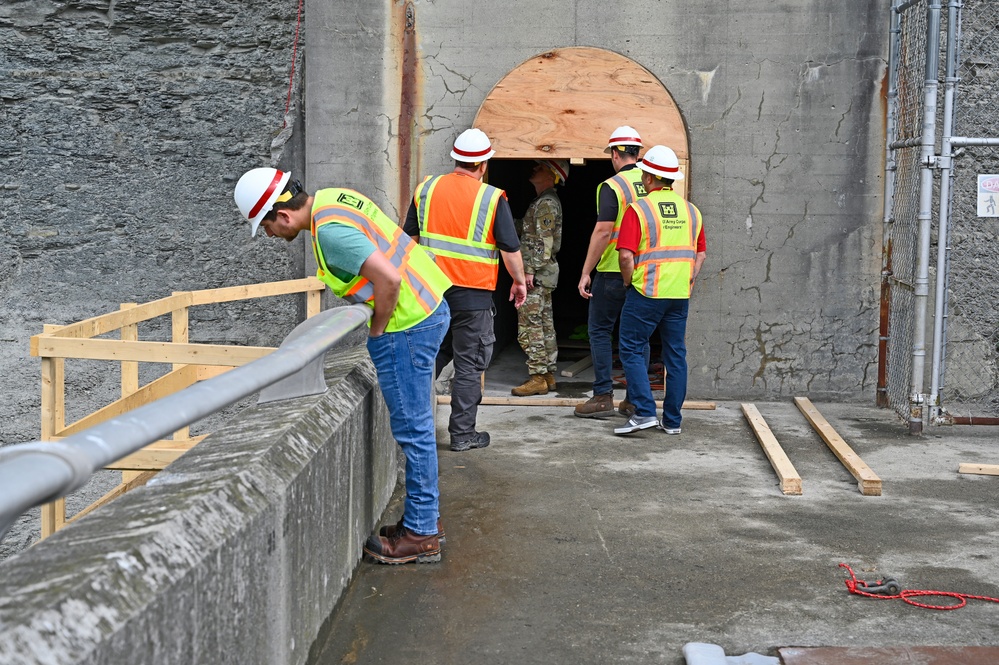 USACE Buffalo Conducts Helicopter Lift
