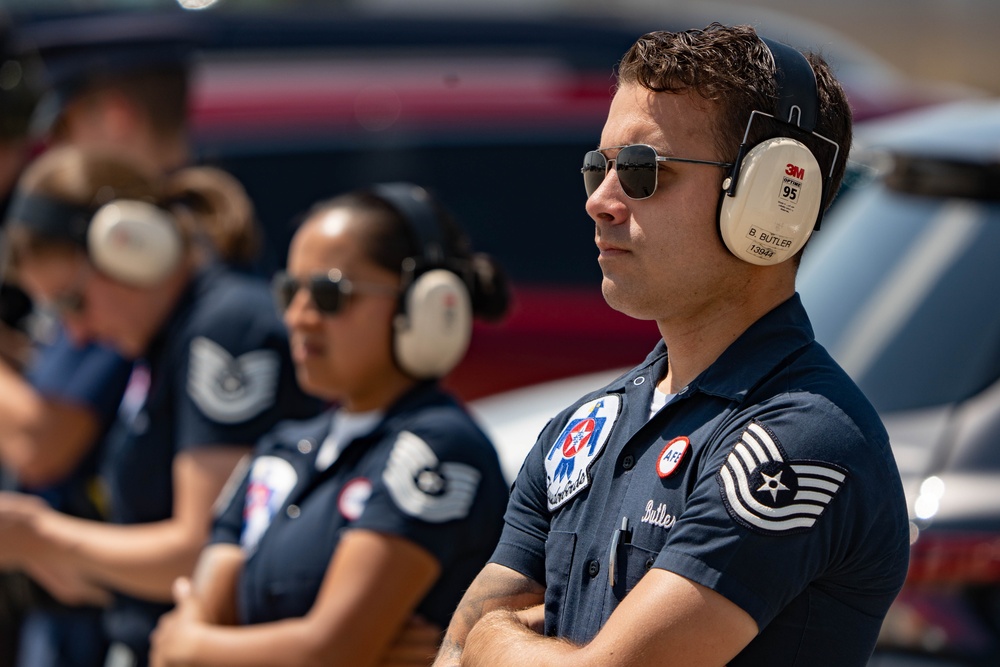 Thunderbirds soar over Michigan Coast