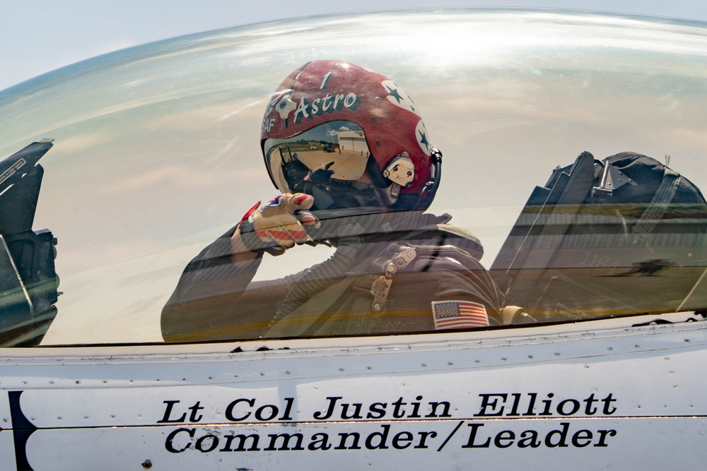 Thunderbirds soar over Michigan Coast