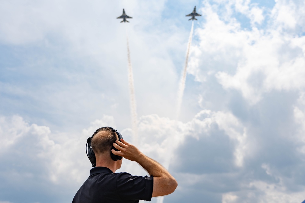 Thunderbirds soar over Michigan Coast