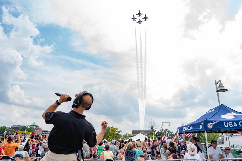 Thunderbirds soar over Michigan Coast