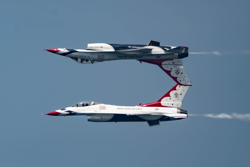 Thunderbirds soar over Michigan Coast