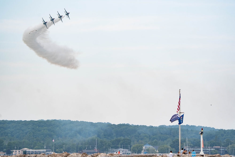 Thunderbirds soar over Michigan Coast